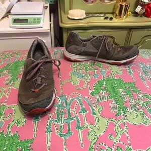 Ahnu Teva shoes size 10